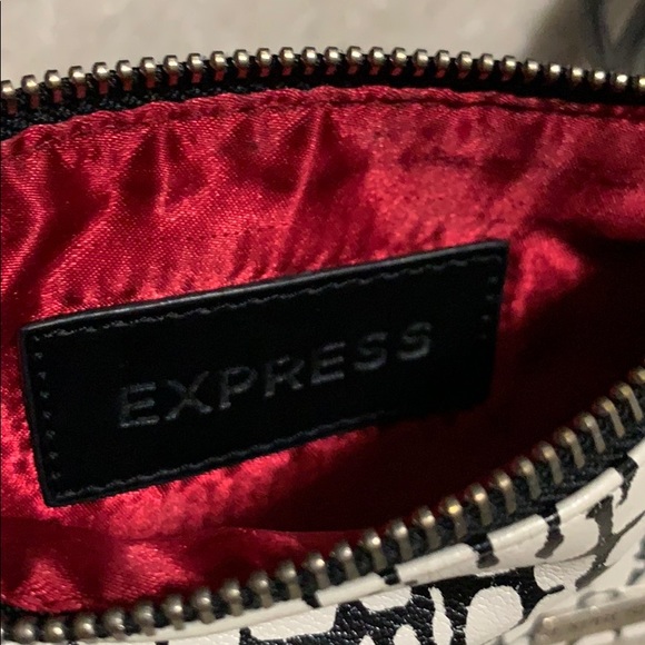 Black + White Wristlet - Picture 4 of 4